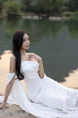 小妖精你的奶好大水好紧GIF